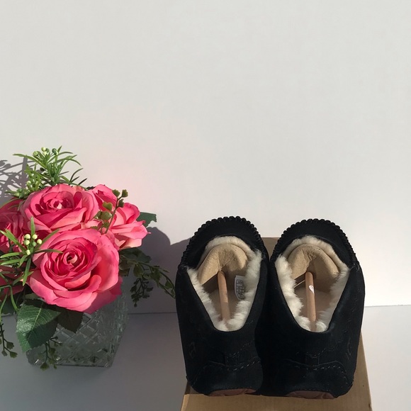 UGG Scallop Moc - Picture 5 of 11